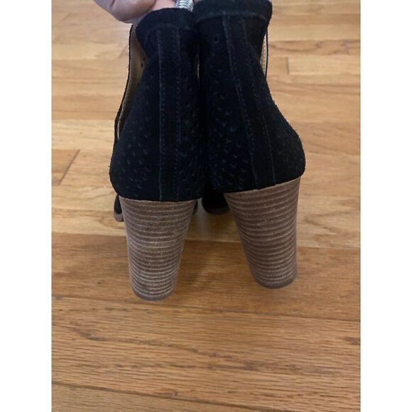 Lucky Brand women's Perforated Black Suede 3.5" Block Heel Peep Toe Booties 7M - Picture 4 of 9
